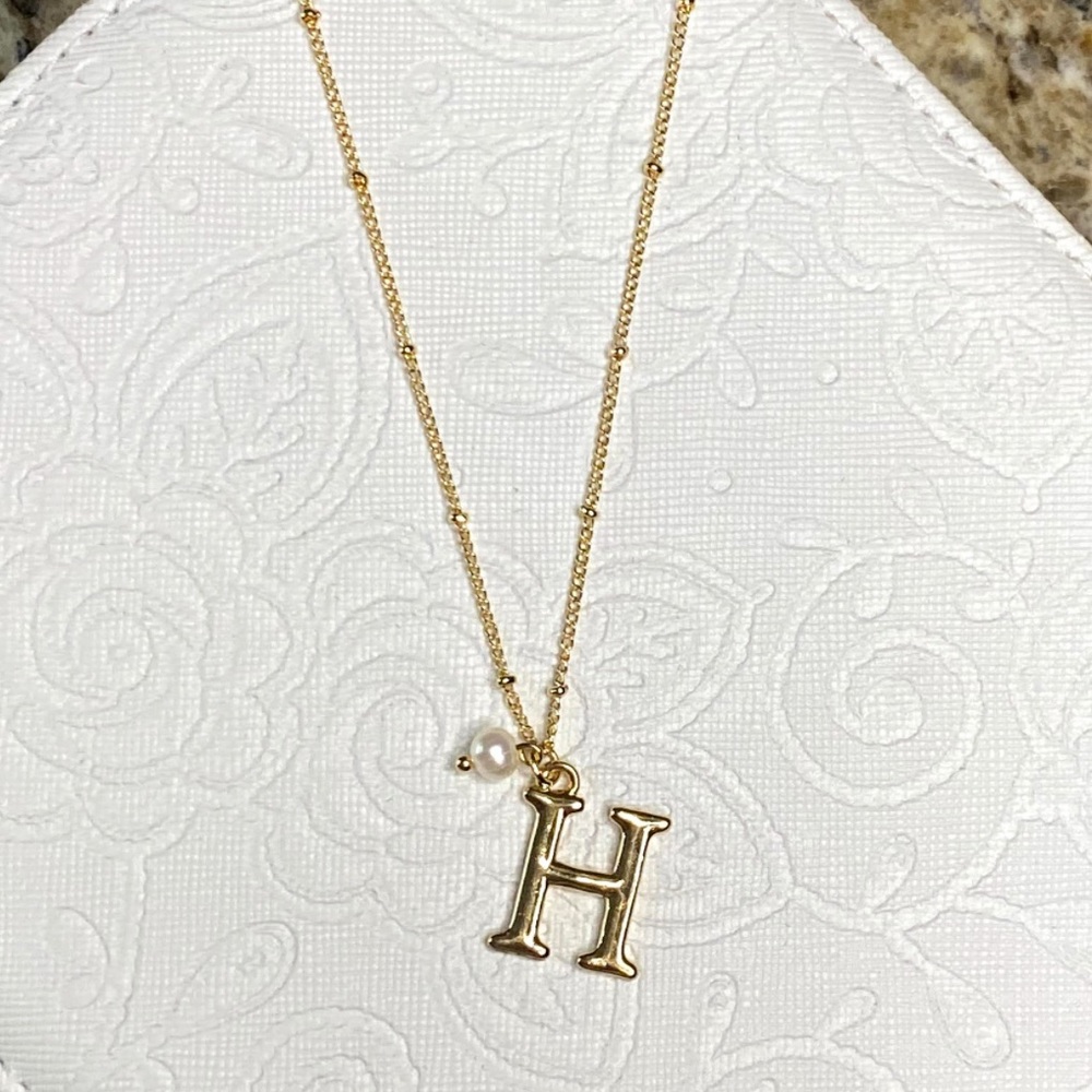H pearl necklace